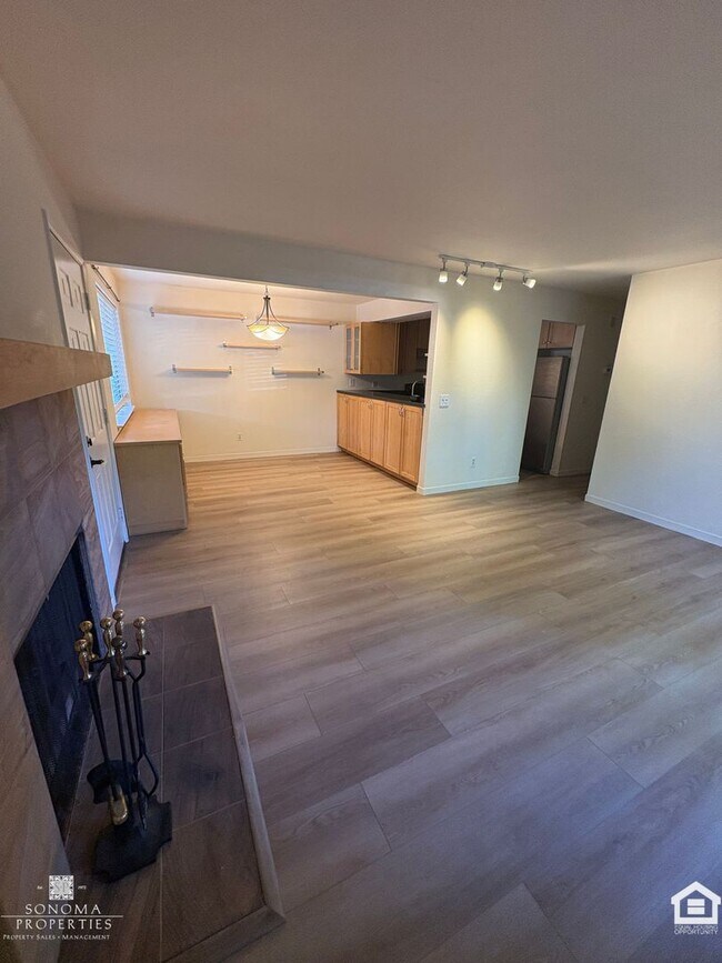 Building Photo - Charming Downtown Sonoma Condo – 2bd/1ba – Water & Garbage Paid!