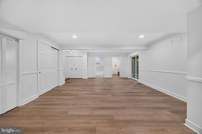 Building Photo - 221 Spring Race Ct