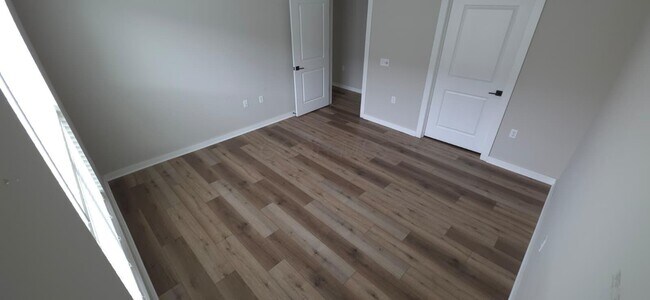 Building Photo - 566 Rochdale Run