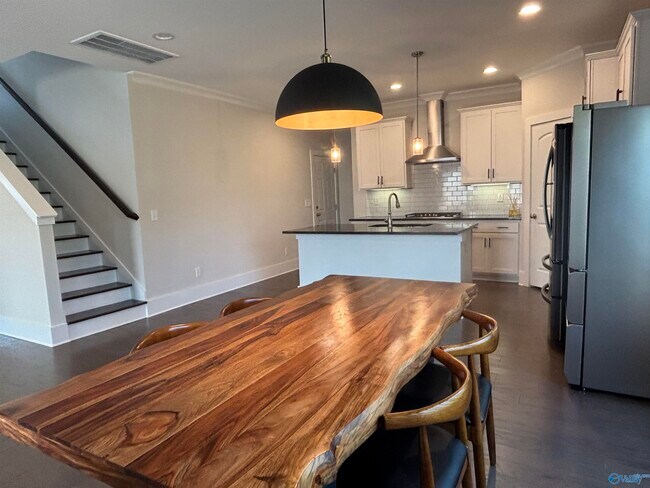 Building Photo - 109 Pitalo St