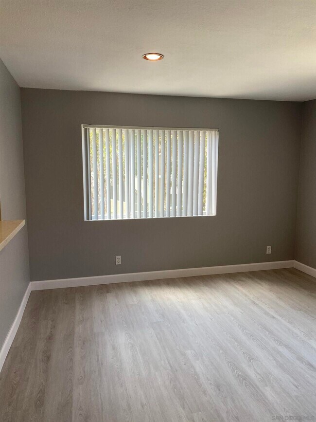 Building Photo - 7565 Charmant Dr