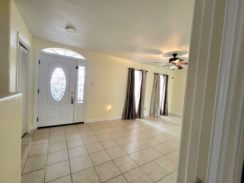 Living Room - 10813 Sandpiper Dr