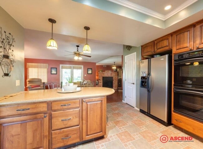 Building Photo - Phenomenal Home On The West Side of Town – Near Bakersfield Marketplace