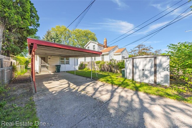 Building Photo - 842 E 10 Mile Rd