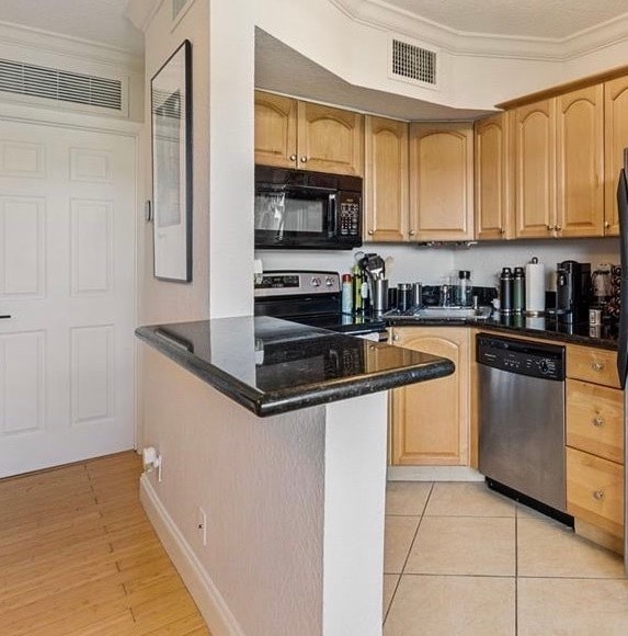 Building Photo - 744 NE 14th Ave