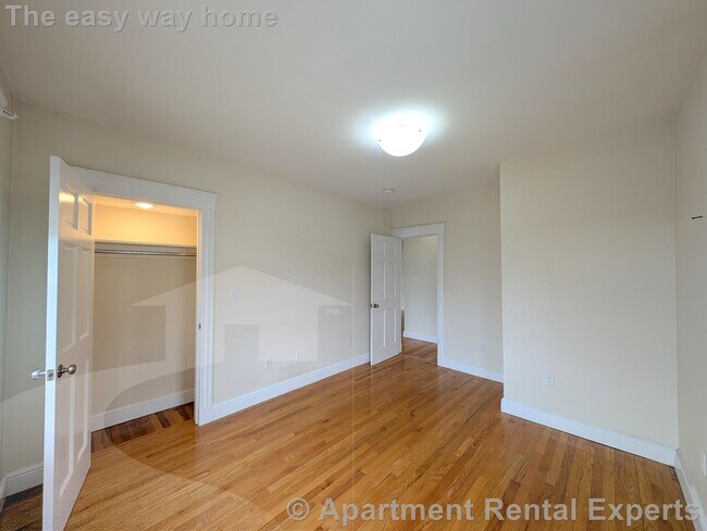 Building Photo - 7-9 Bonner Ave Unit #2