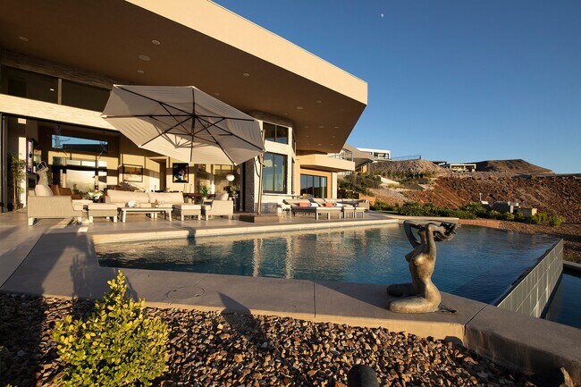Building Photo - 661 Dragon Peak Dr
