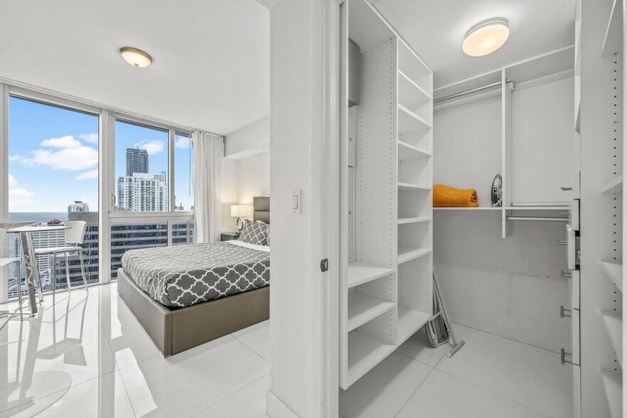 Building Photo - 485 Brickell Ave
