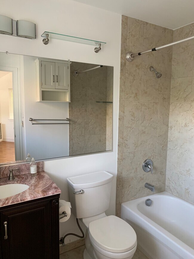 Building Photo - 515 Mission Ave