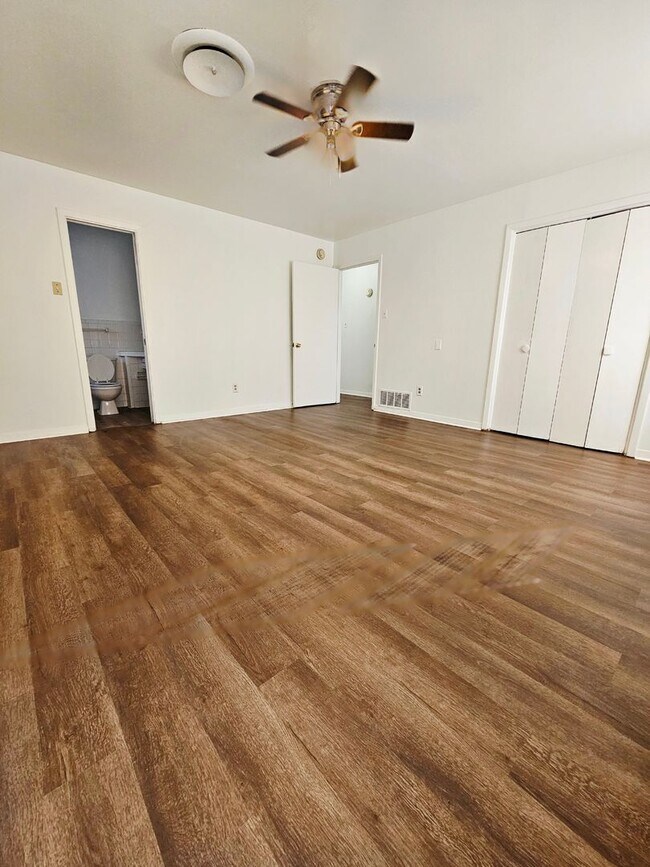 Building Photo - 309 Crystal Dr
