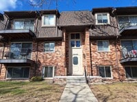 Building Photo - St Clair Shores 2 bedroom Condo