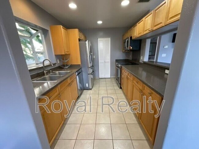 Building Photo - 87-2223-2223 Pakeke St