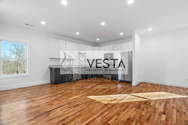 Building Photo - 510 Deaverview Rd