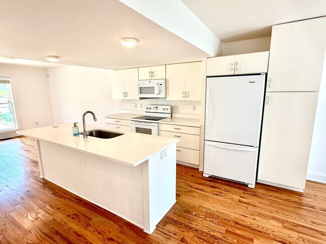 Building Photo - 517A Weakley Ave