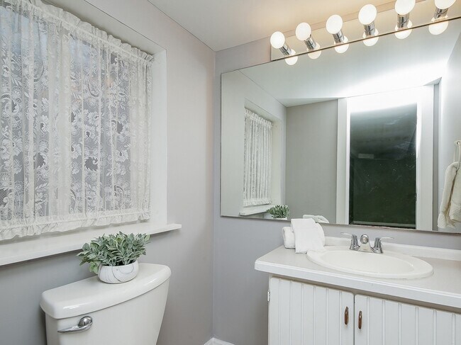 Building Photo - 325 Loomis St