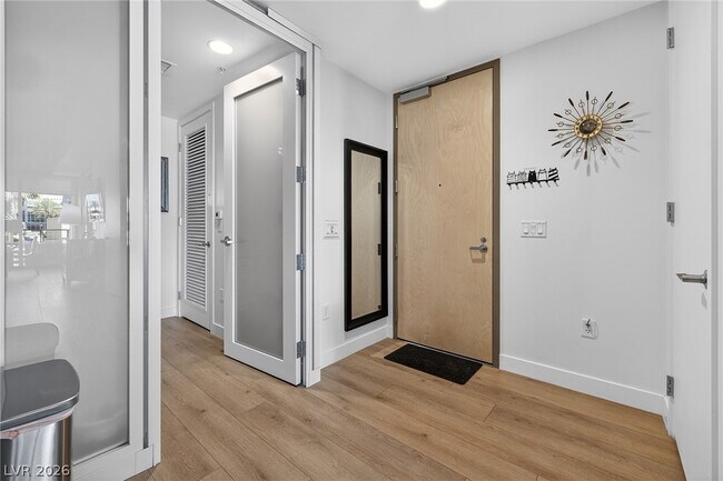 Building Photo - 353 E Bonneville Ave