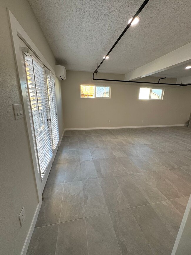 Building Photo - Newly Renovated 1bedroom in Harbor City - ...