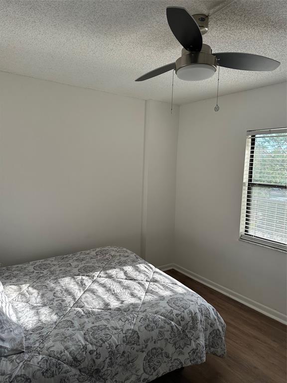 Building Photo - 2700 Cove Cay Dr