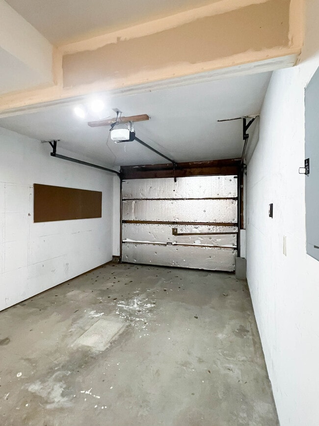 Building Photo - 3811 Resurrection Dr