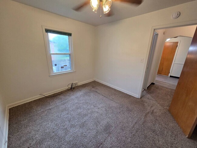 Building Photo - 1554 Luxor Rd