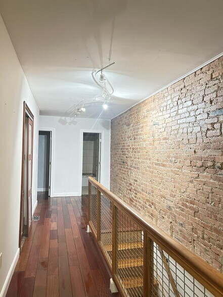 Building Photo - 118 Bates St NW