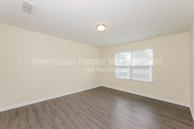 Building Photo - 1510 Vernon Blvd