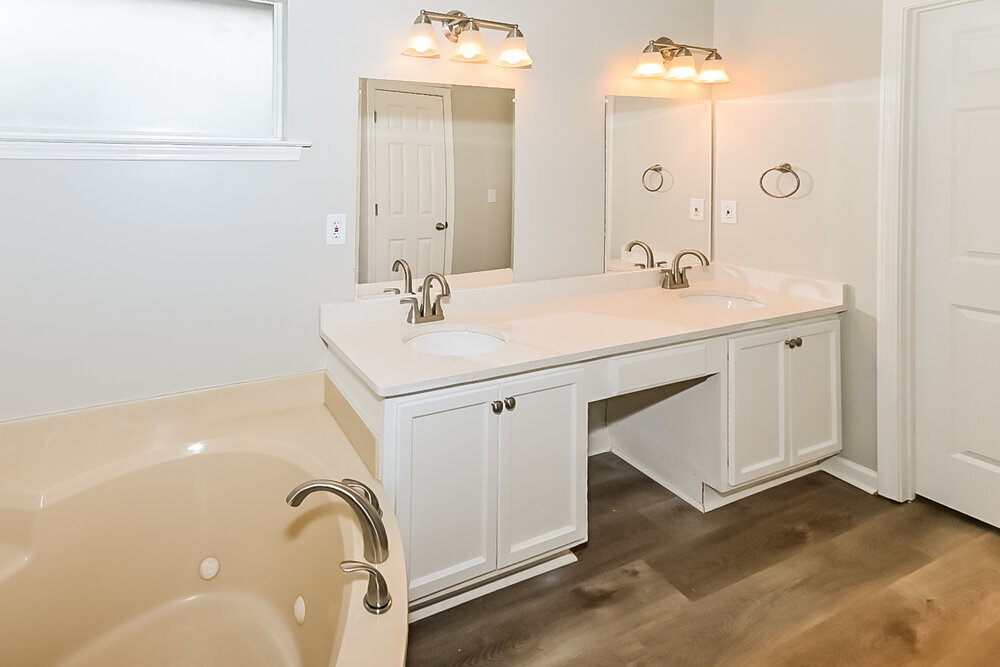 Building Photo - 7077 Queens Crown Ct