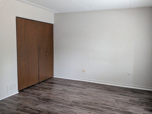 Building Photo - 9817 Treetop Dr