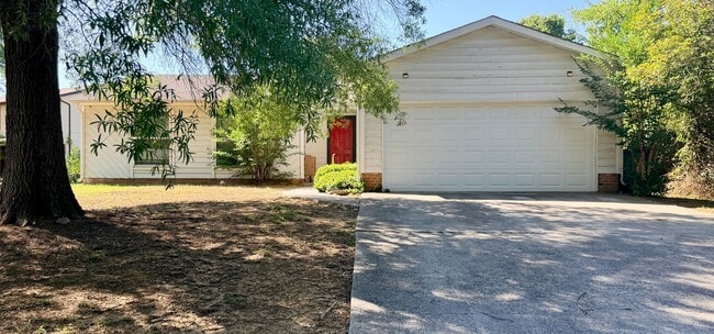 Building Photo - Large Lot; Fenced Backyard; No HOA