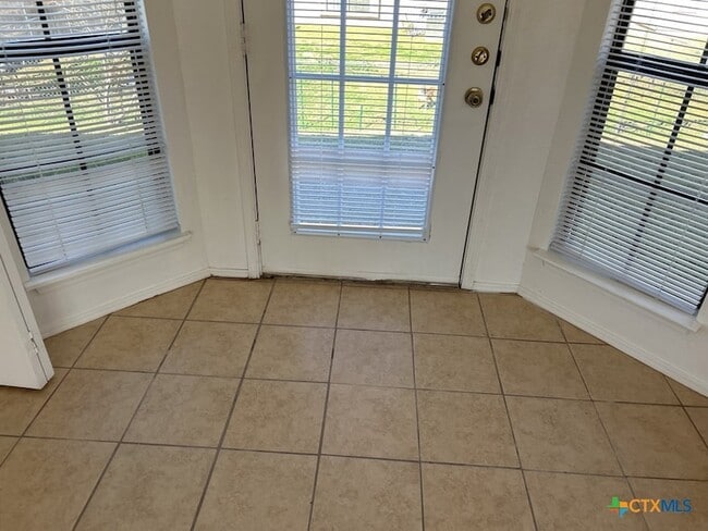 Building Photo - 1801 Lea Ann Dr