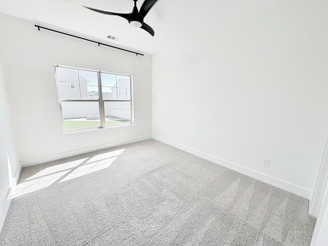 Building Photo - 211 Crooked Cedar Way