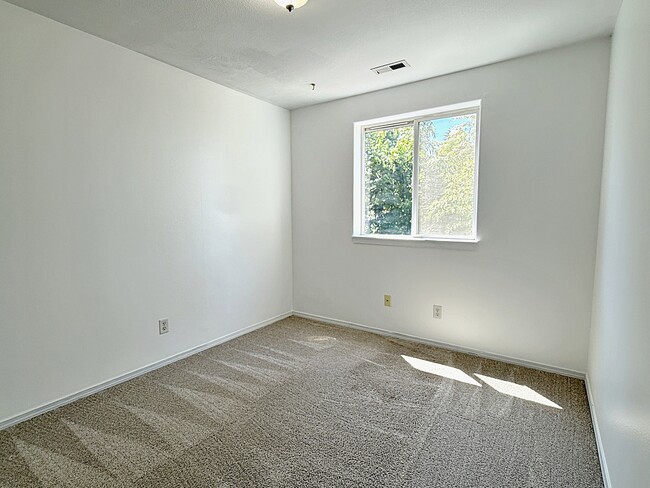 Building Photo - 8807 N Tyndall Ave