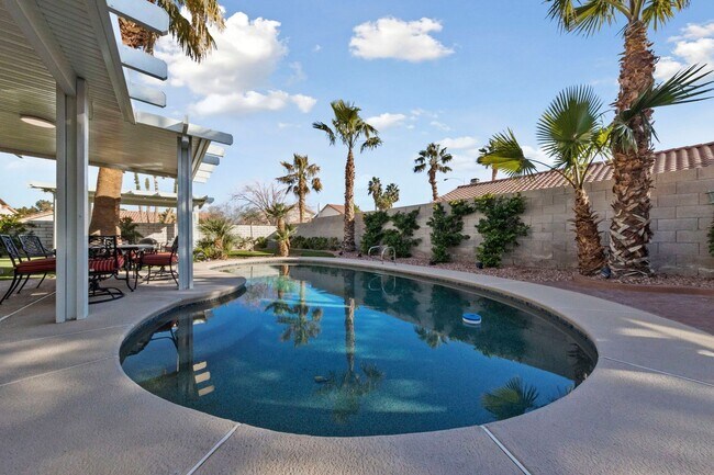 Building Photo - Fully furnished gorgeous Silverado Ranch home!