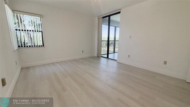 Building Photo - 2900 NW 42nd Ave