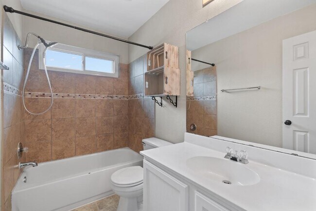 Building Photo - 2704 Greenlee Dr