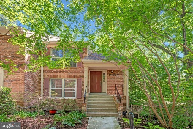 Building Photo - 2540 S Walter Reed Dr