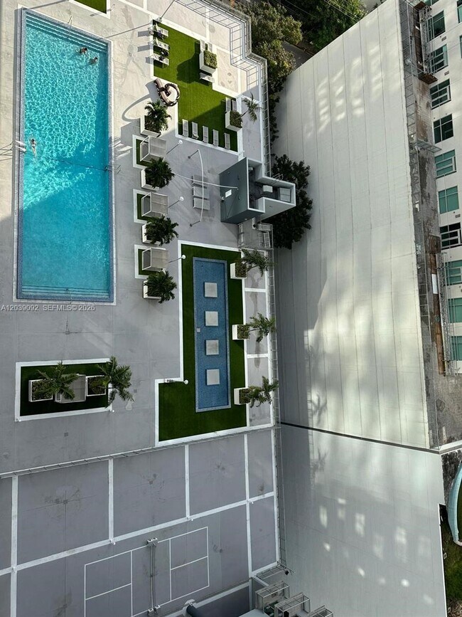Building Photo - 690 SW 1st Ct