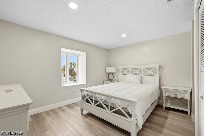 Building Photo - 428 Meadowlark Ln