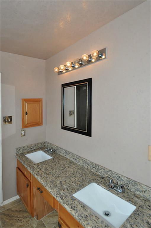 Building Photo - 23119 S Waterlake