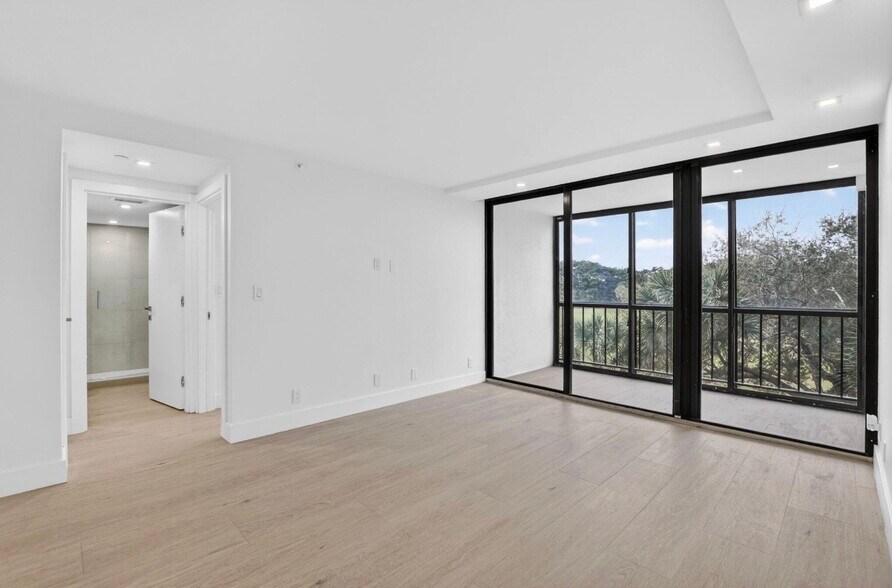 Building Photo - 7835 Lakeside Blvd