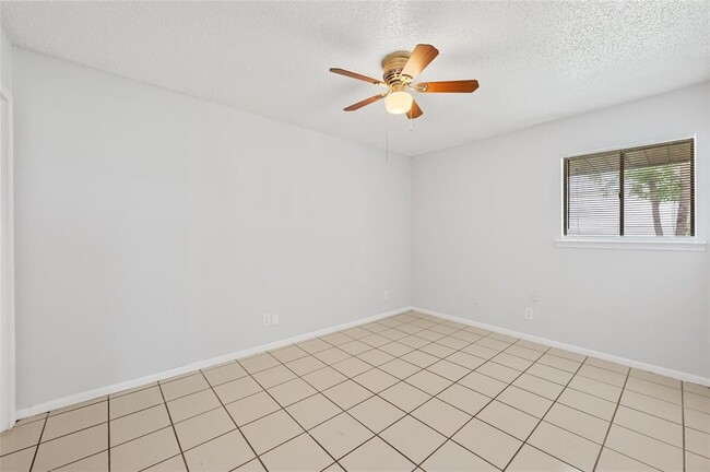 Building Photo - 5502 Salem Walk Dr