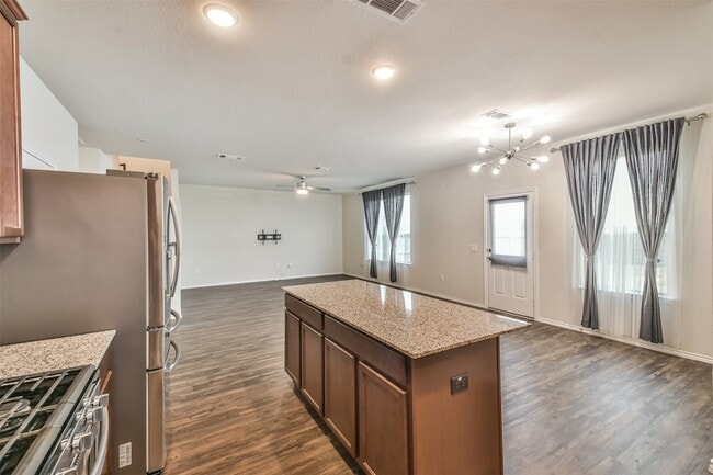 Building Photo - 5047 Royal Amber Ln