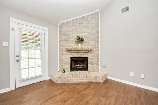 Building Photo - 15739 Oak Mountain Dr