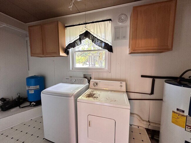 Building Photo - Exclusively Offered By Muse Realty Rentals...