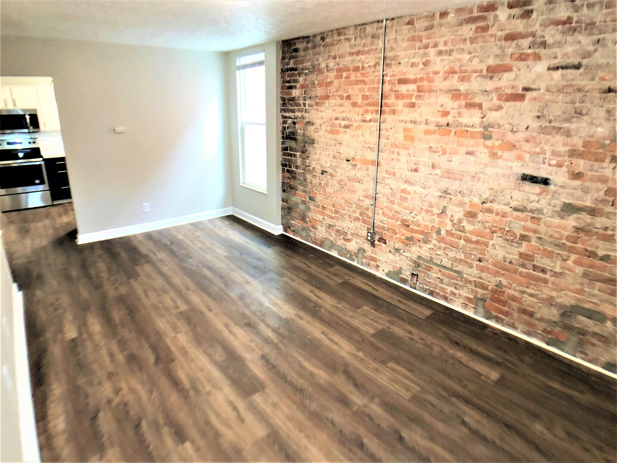 Building Photo - 881 Oak St