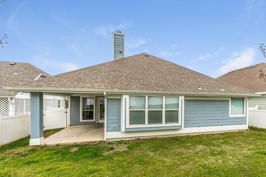 Building Photo - 419 Creekview Dr