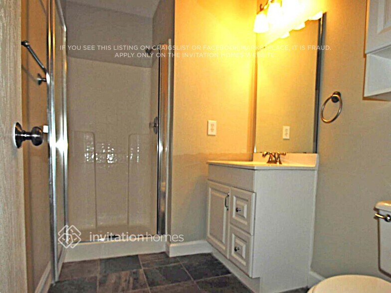 Building Photo - 142 Lake Catherine Cir