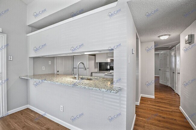 Building Photo - 2255 Nantucket Village Dr