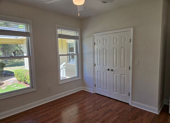 Building Photo - 3-bedroom, 2-bathroom cottage-style villa in Savanna Pointe