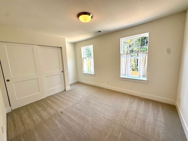 Building Photo - Private Palmer Lake Home w/ 3 Bedrooms, Of...
